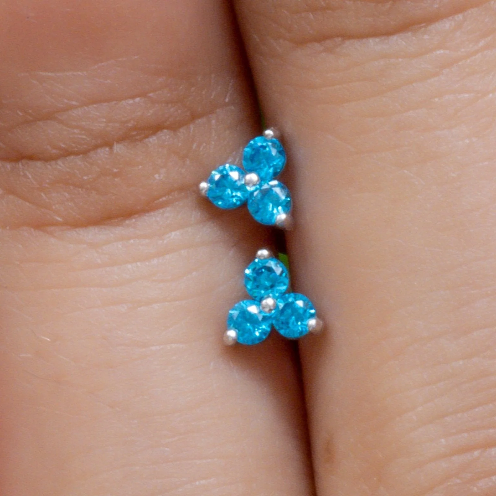 White Gold Aquamarine Trinity Cluster Flat Back Stud - Image 4