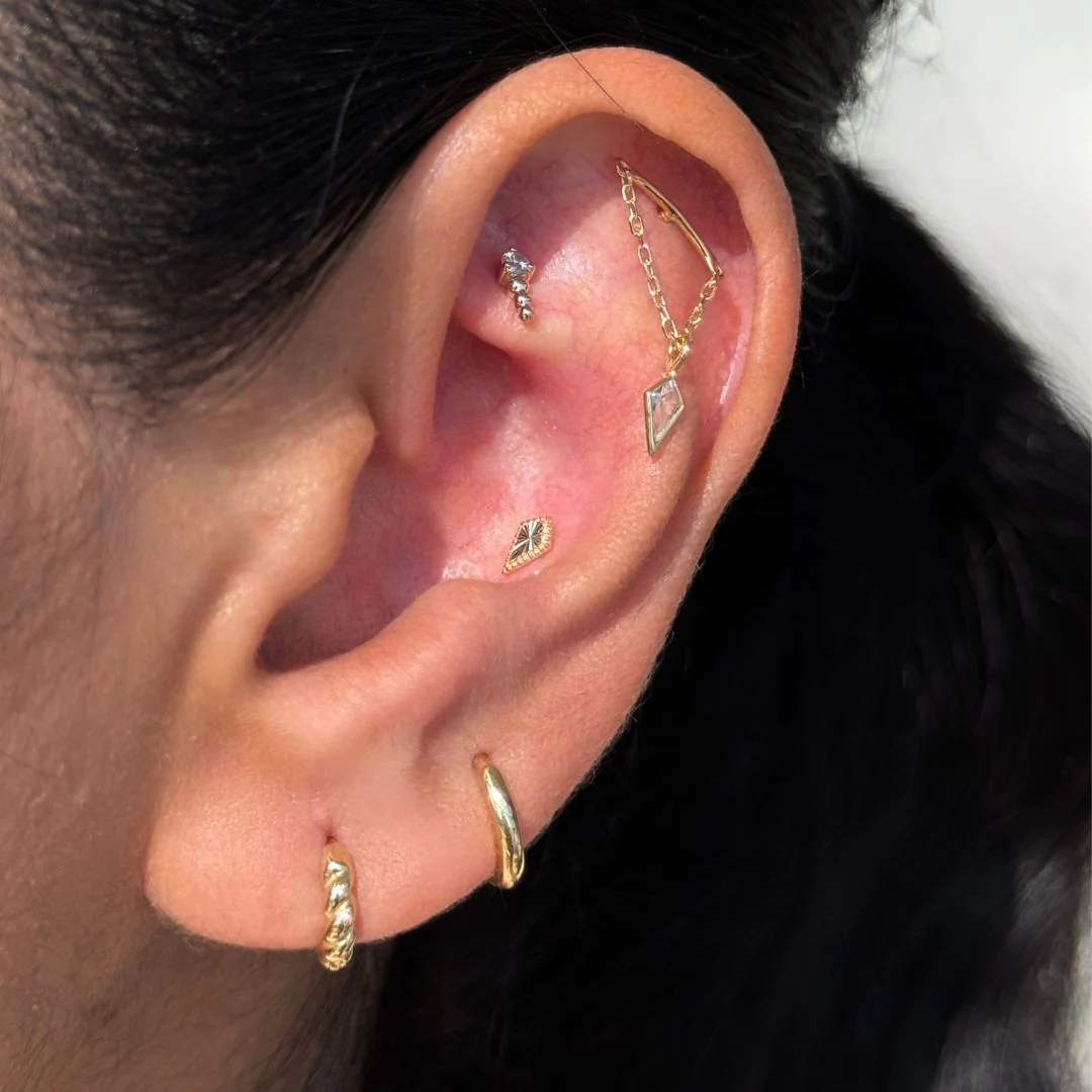 White Gold Beaded Flat Back Stone Stud Earring - Image 3