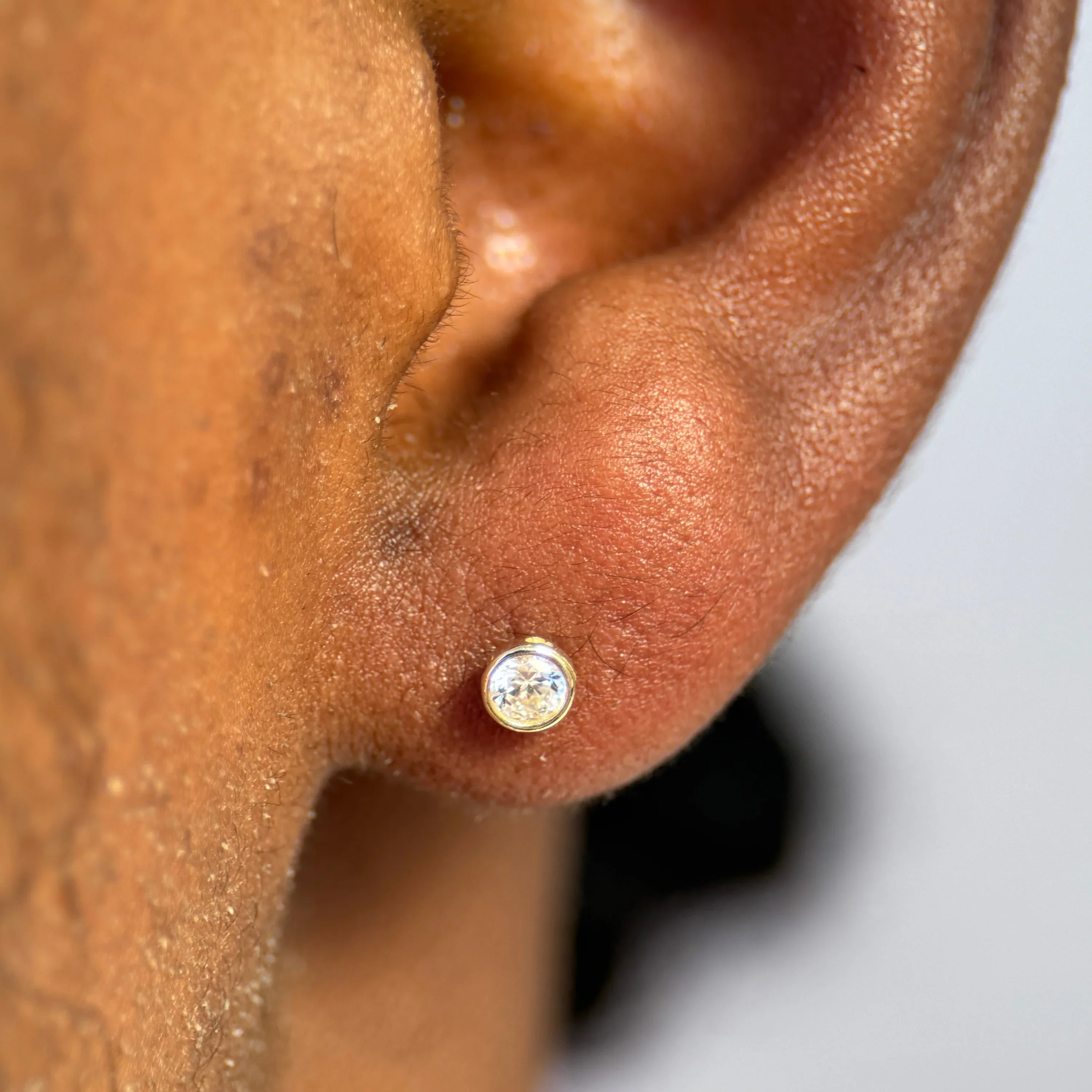 White Gold Round Gemstone Bezel Set Flat Back Earring - Image 7