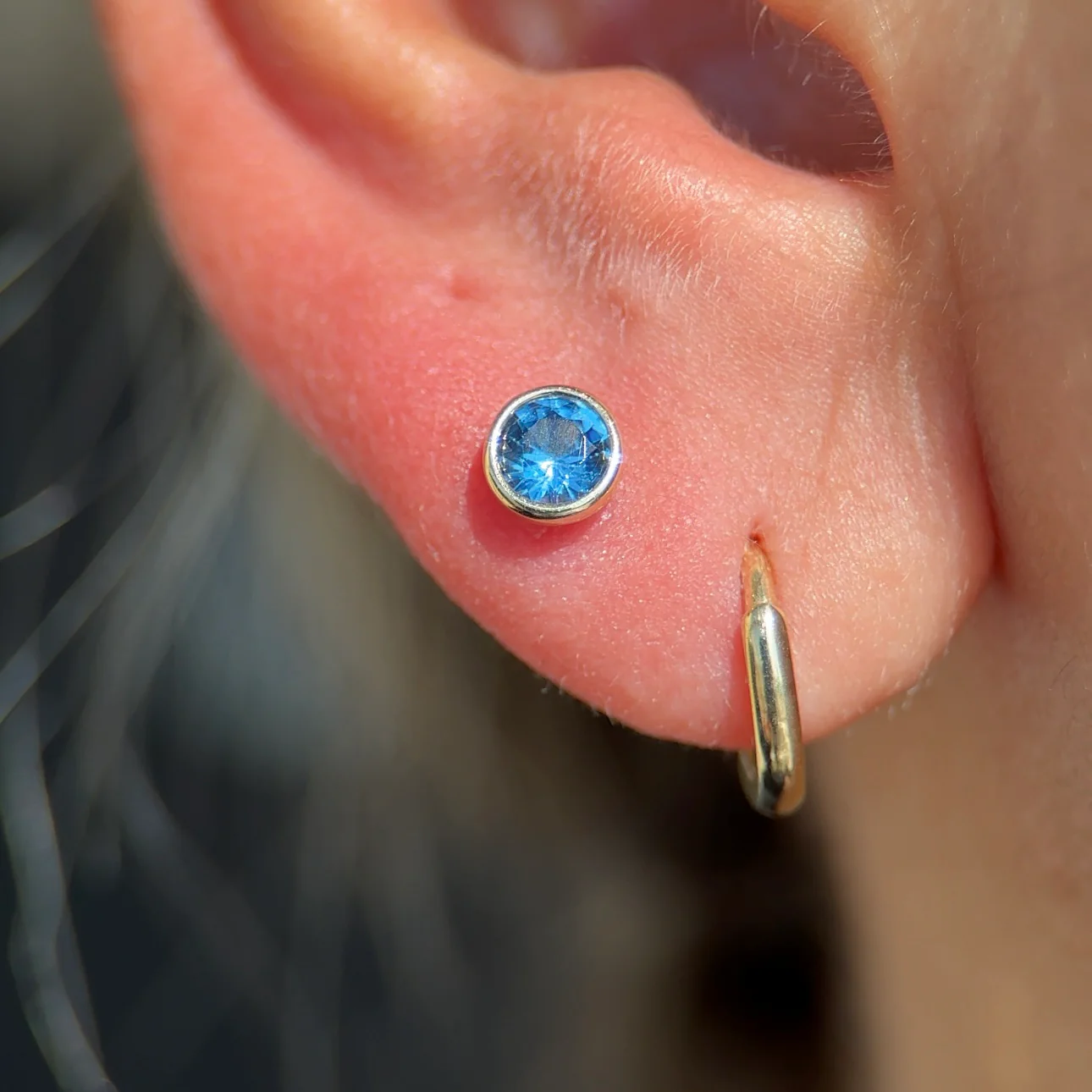 Yellow Gold Round Blue Topaz Bezel Flat Back Earring - Image 8