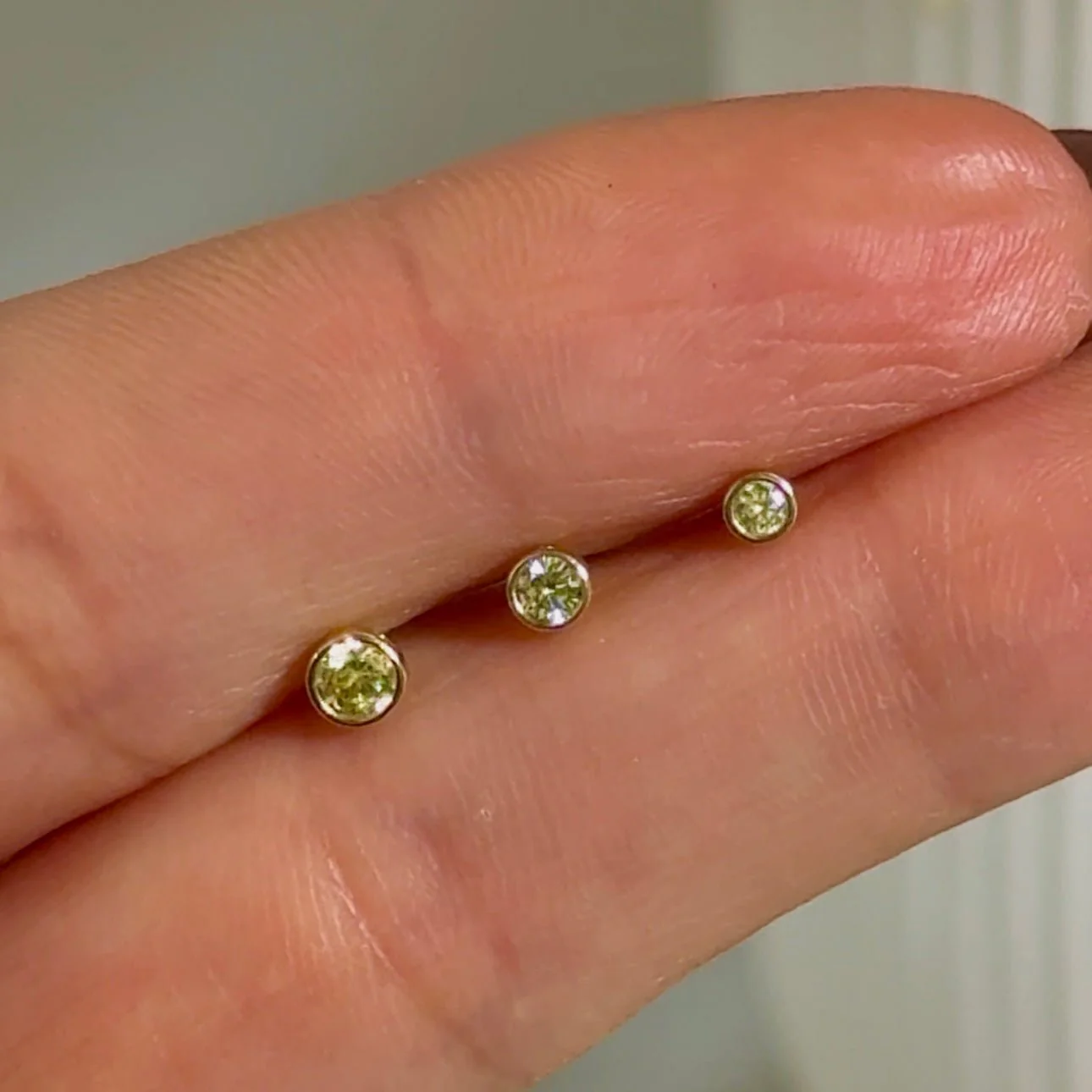 Yellow Gold Round Citrine Bezel Set Flat Back Earring - Image 5