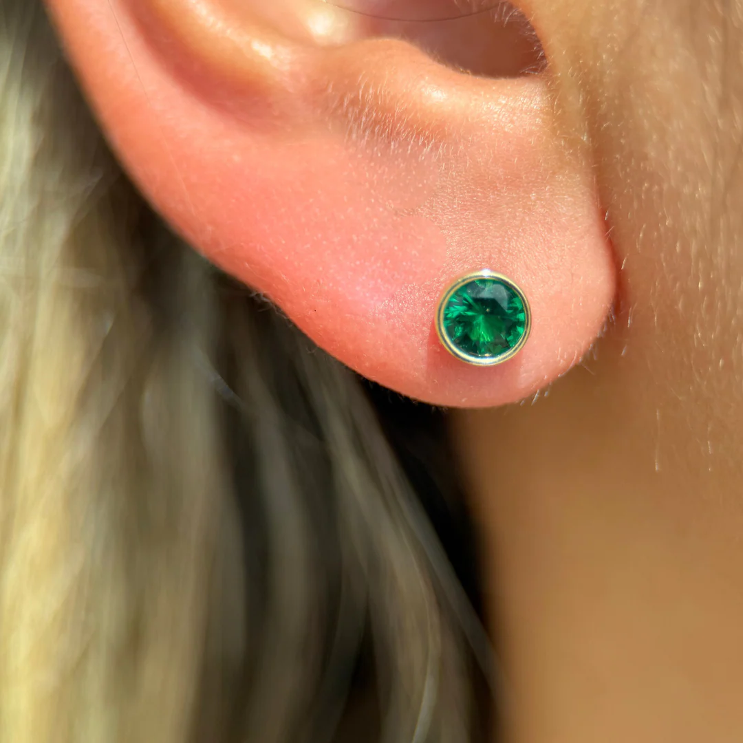 Yellow Gold Round Emerald Bezel Flat Back Earring - Image 3