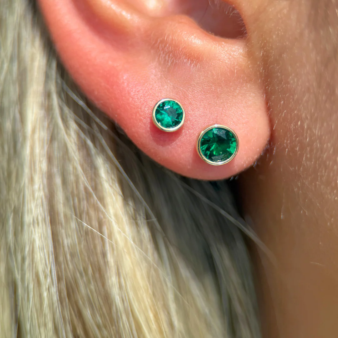Yellow Gold Round Emerald Bezel Flat Back Earring - Image 9