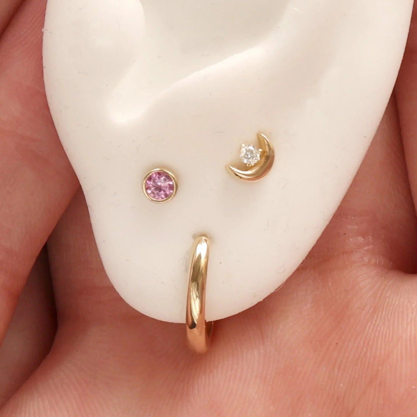 Yellow Gold Round Tourmaline Bezel Flat Back Earring - Image 4