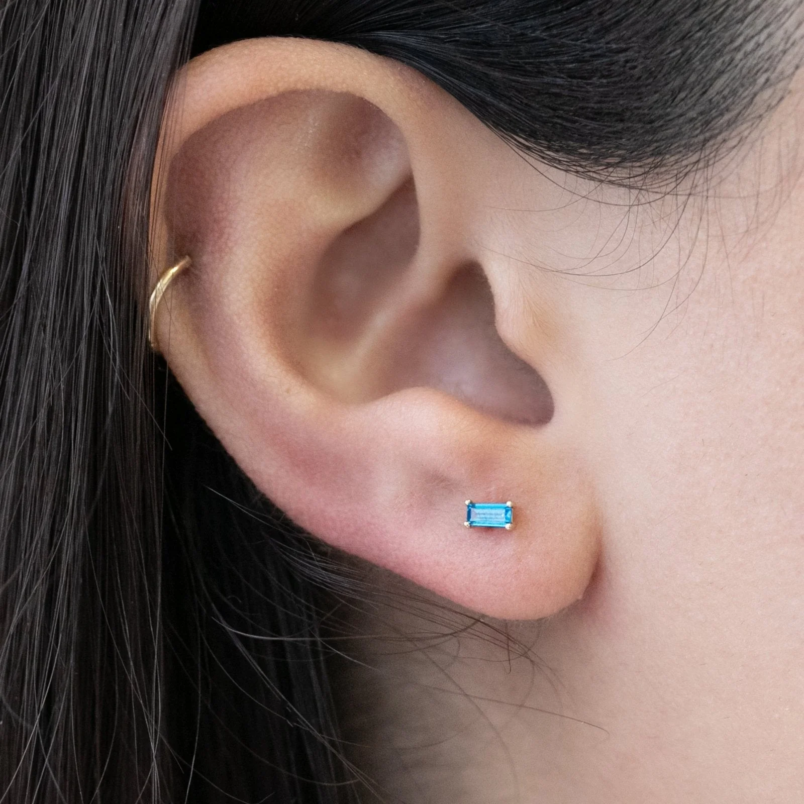 Yellow Gold Blue Topaz Baguette Flat Back Earring - Image 3