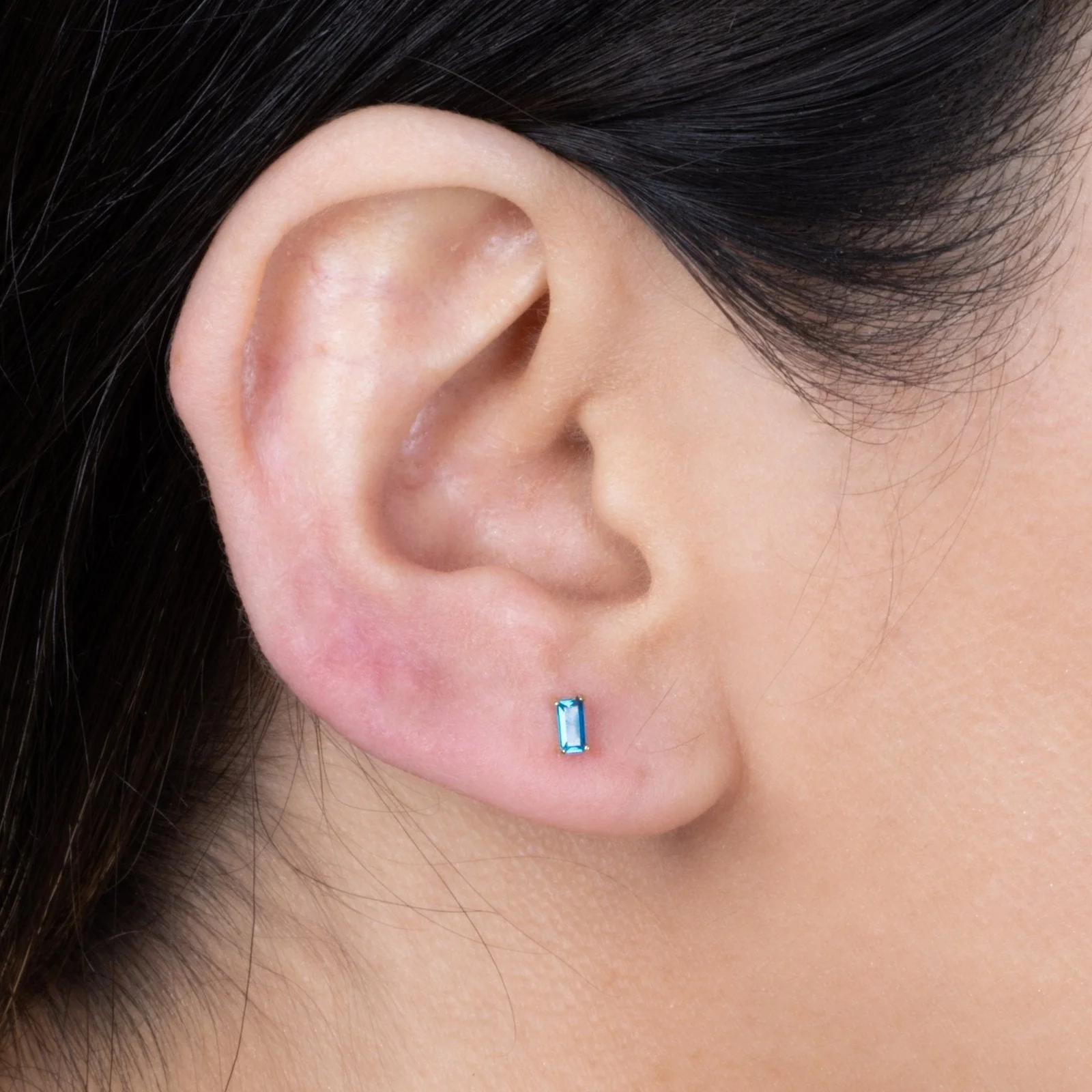 Yellow Gold Blue Topaz Baguette Flat Back Earring - Image 4