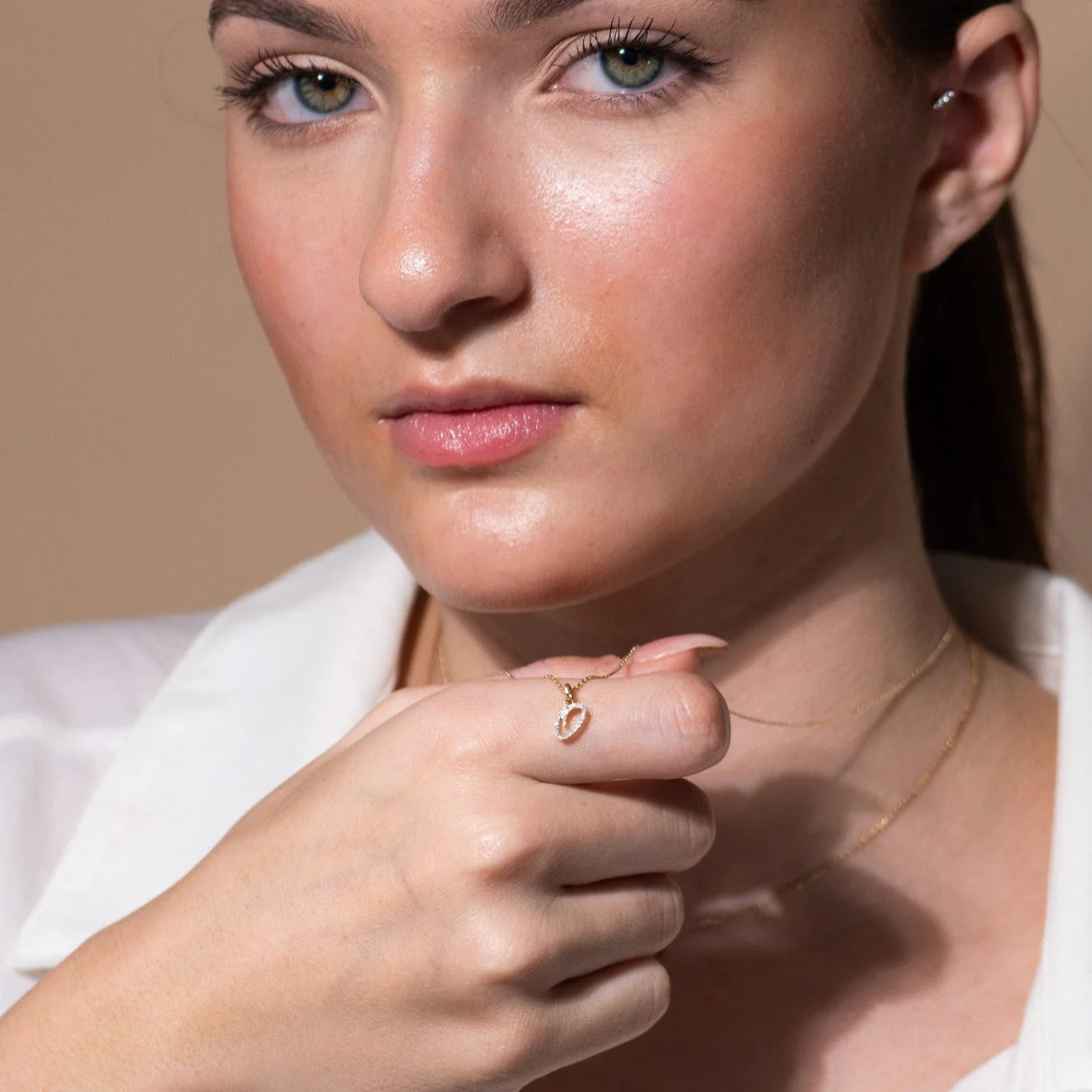 Yellow Gold Cursive Diamond Initial Necklace - Q - Image 3