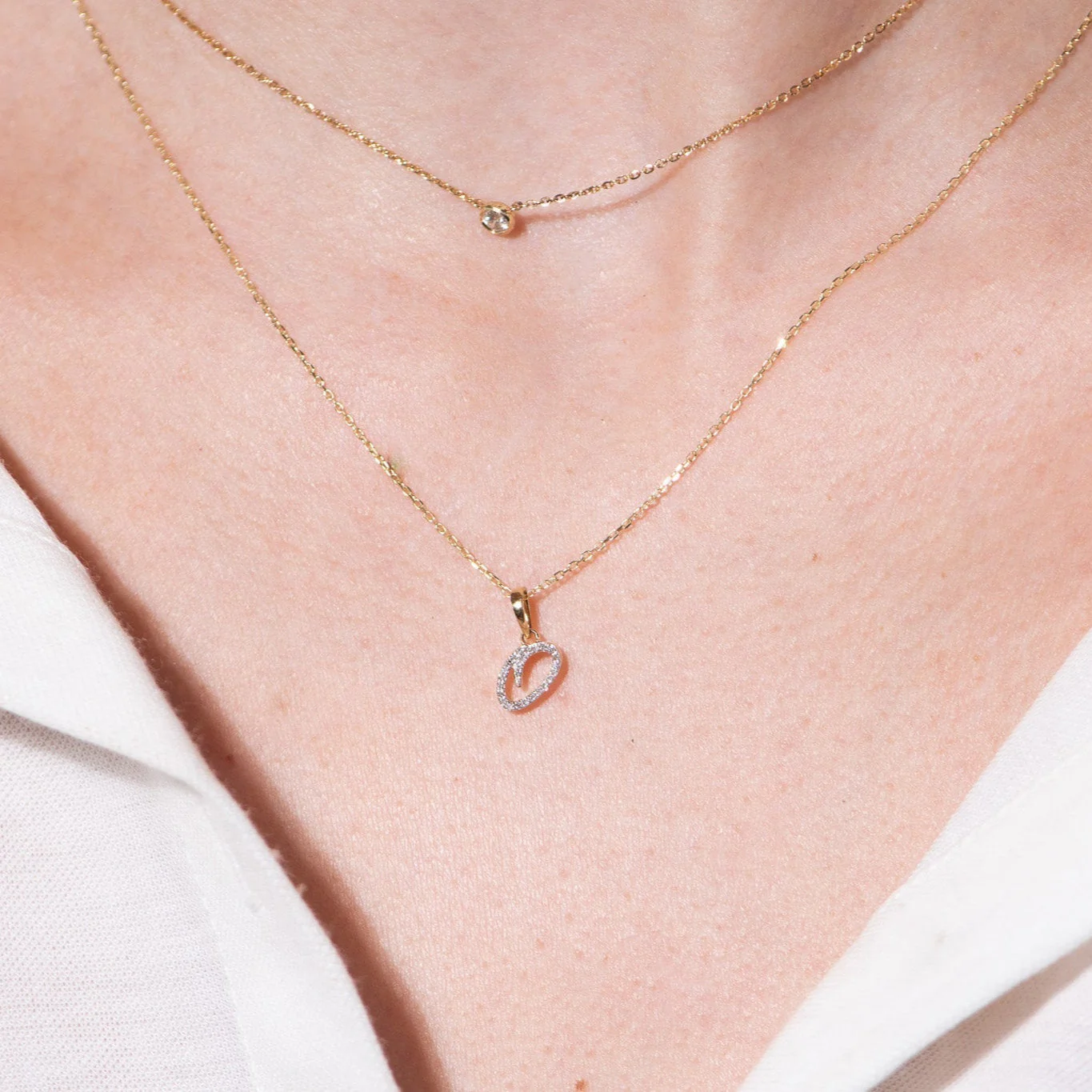 Yellow Gold Cursive Diamond Initial Necklace - Q - Image 4