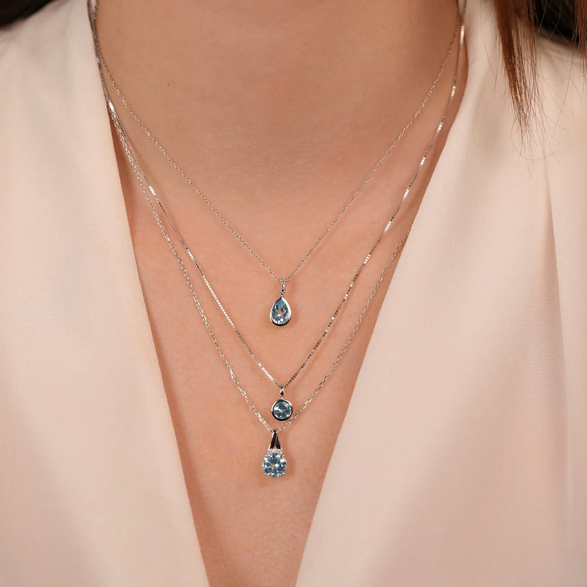 White Gold Cushion Blue Topaz Pendant Necklace - Image 3