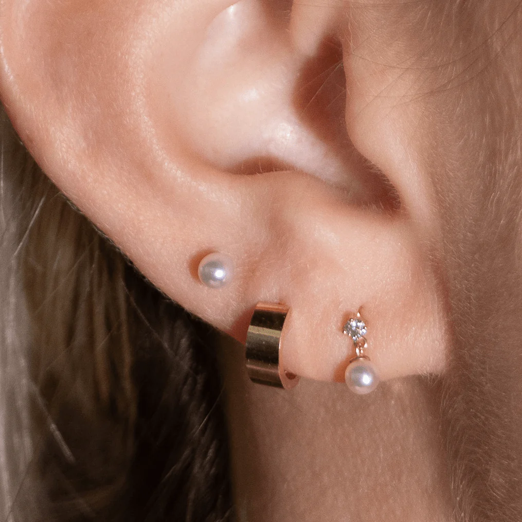 White Gold Diamond Pearl Drop Flat Back Earring - Image 8