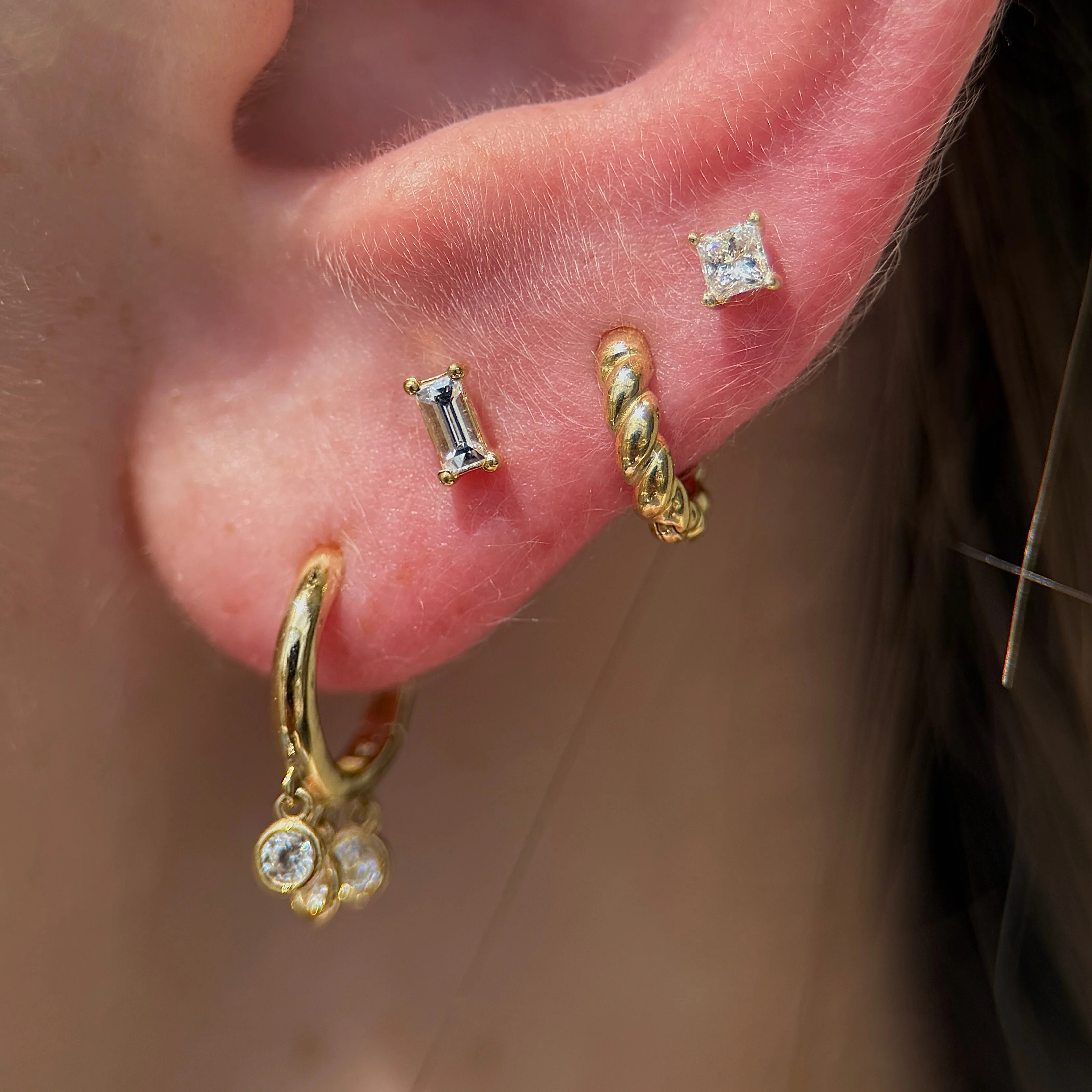 Yellow Gold Diamond Baguette Flat Back Earring - Image 10
