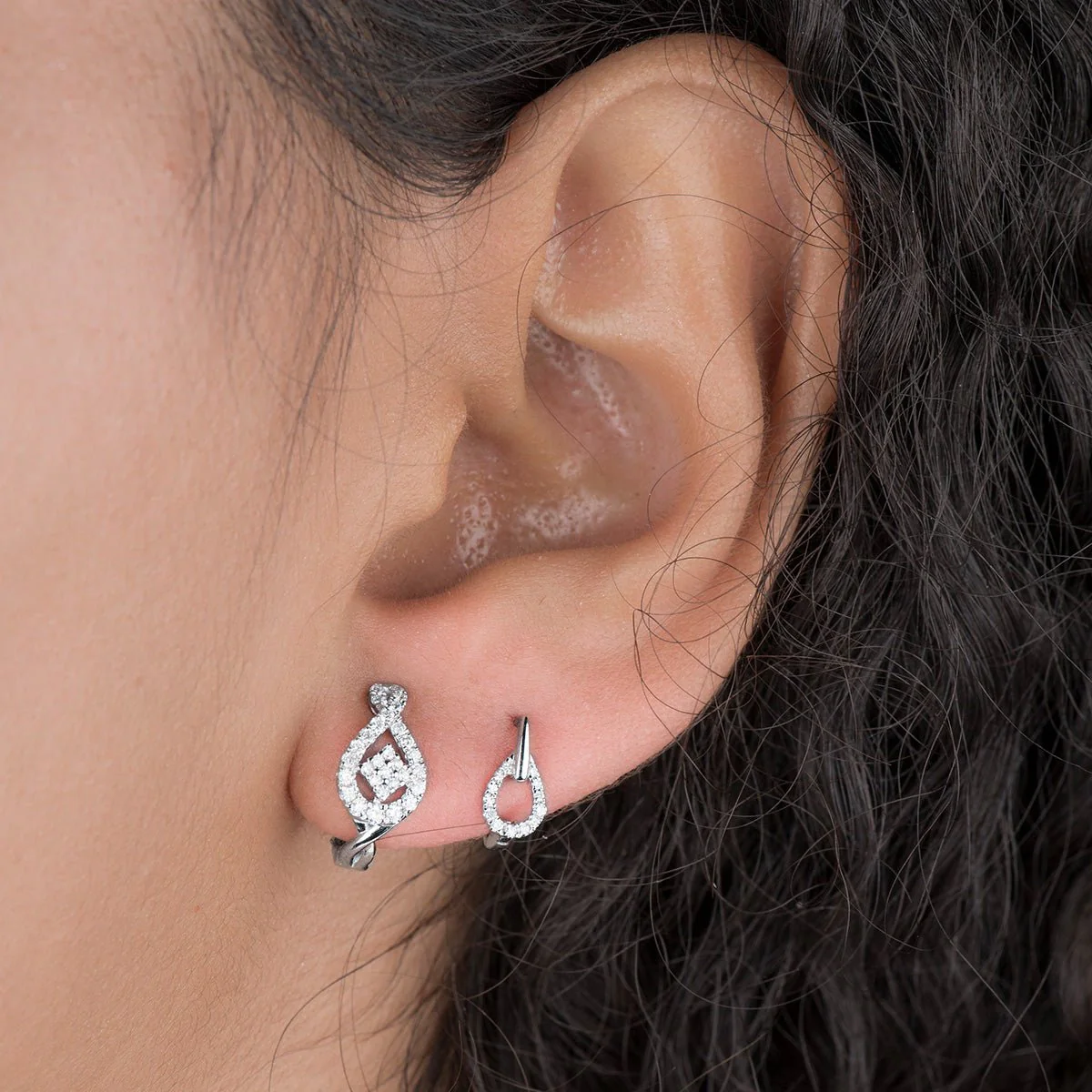 Whtie Gold Diamond Pear Drop Earring - Image 2