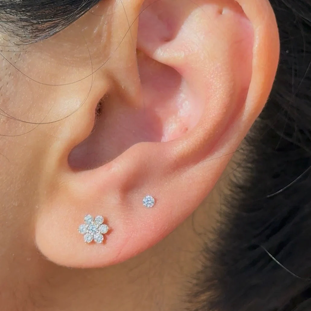 White Gold Diamond Threaded Flat Back Earring - Image 7