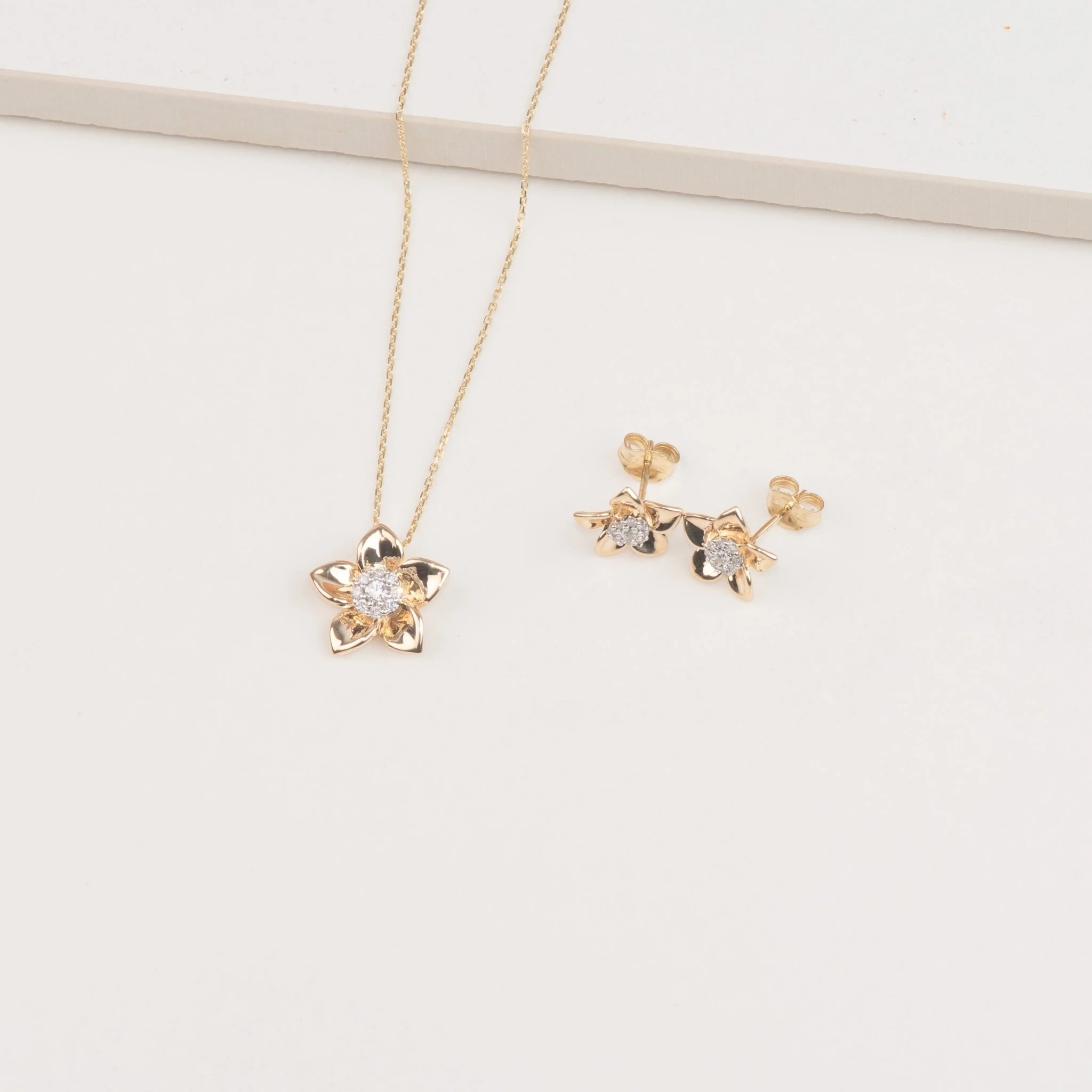 Yellow Gold Daisy Diamond Stud - Image 2