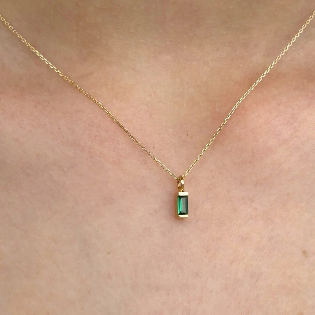 Yellow Gold Emerald Baguette Pendant Necklace - Image 5