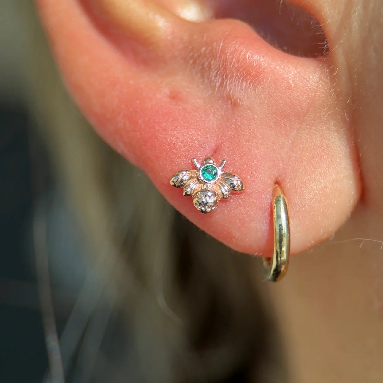 Rose Gold Emerald Bee Flat Back Threaded Stud Earring - Image 2