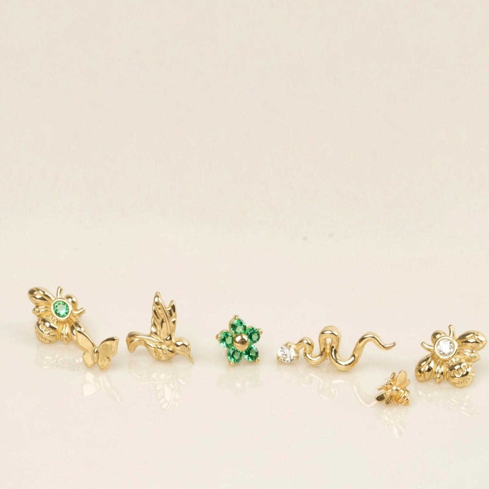 Yellow Gold Emerald Bee Flat Back Earring - Image 6