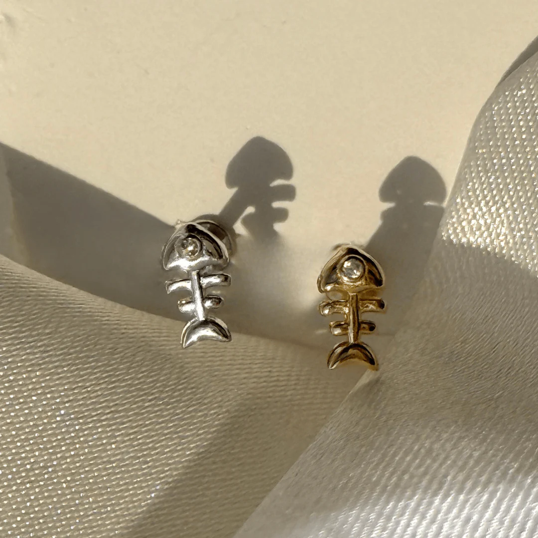 Yellow Gold Fishbone Threaded Flat Back Earring - Image 3
