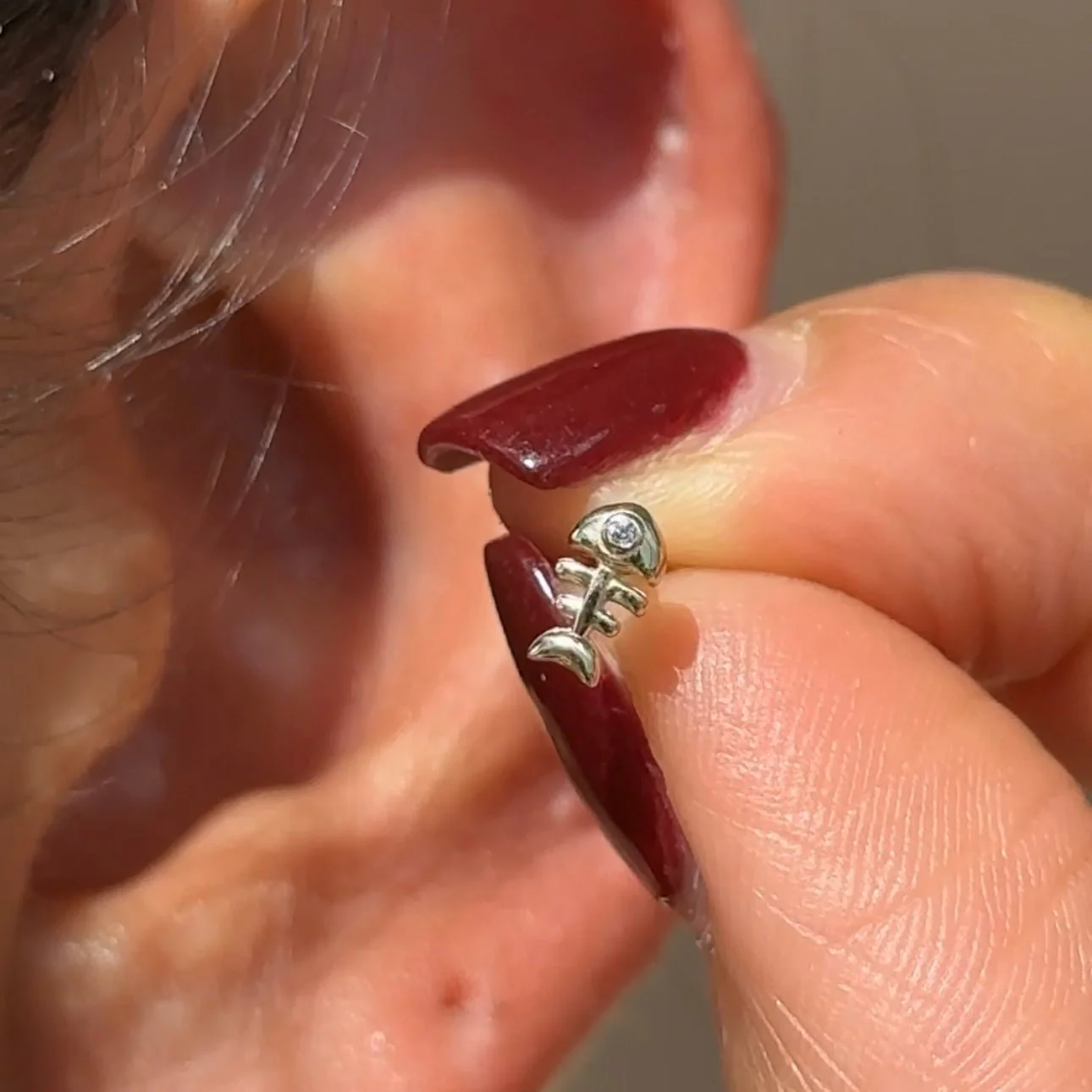 Yellow Gold Fishbone Threaded Flat Back Earring - Image 4