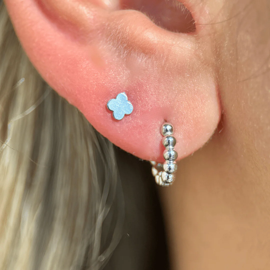 White Gold Clover Flat Back Threaded Stud Earring - Image 2