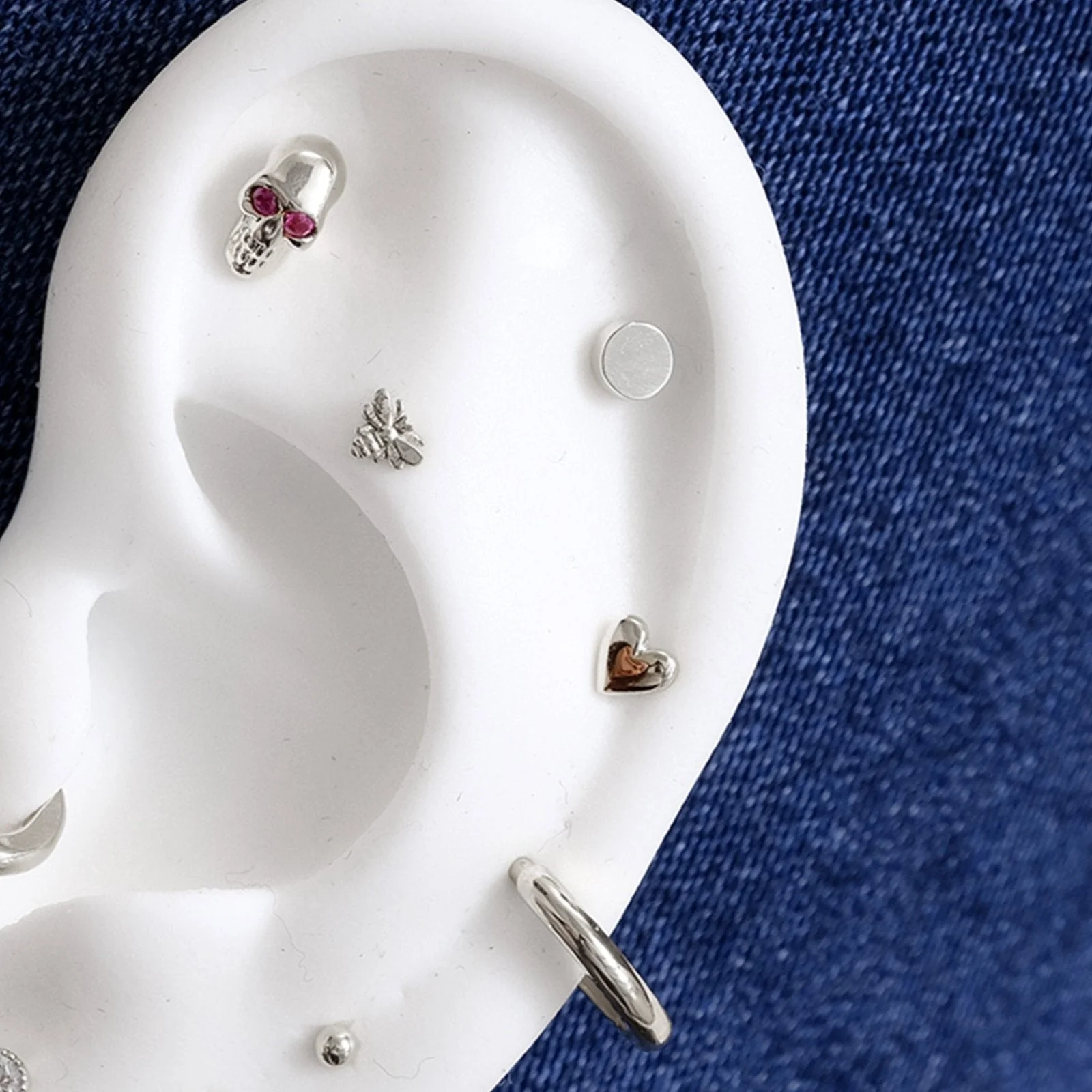 White Gold Round Disc Threaded Flat Back Earring - Image 7