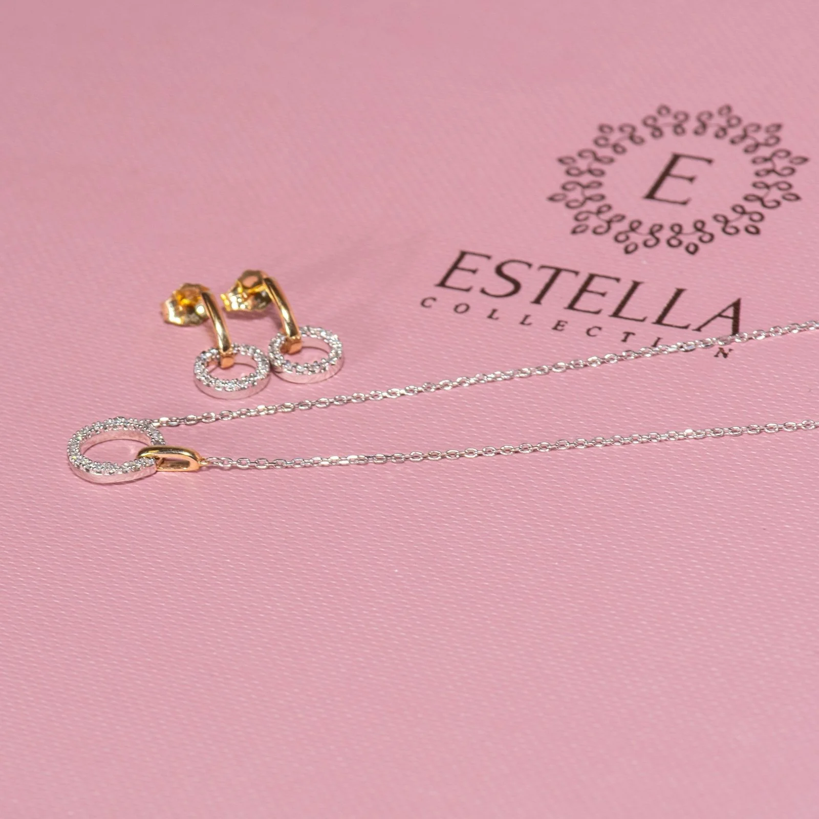 Yellow Gold Diamond Interlocking Circle Necklace - Image 4