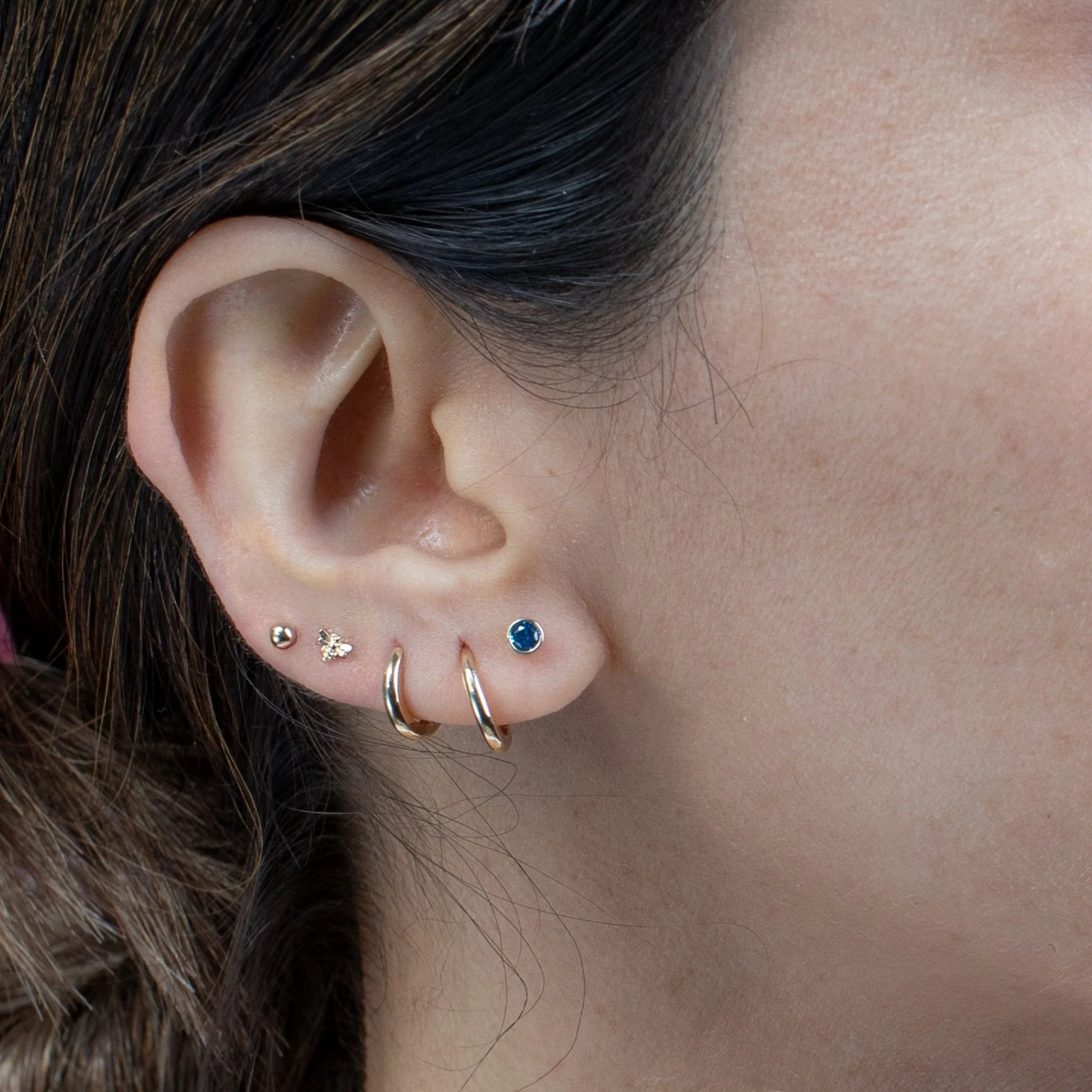 White Gold Bee Threaded Flat Back Earring - Image 5