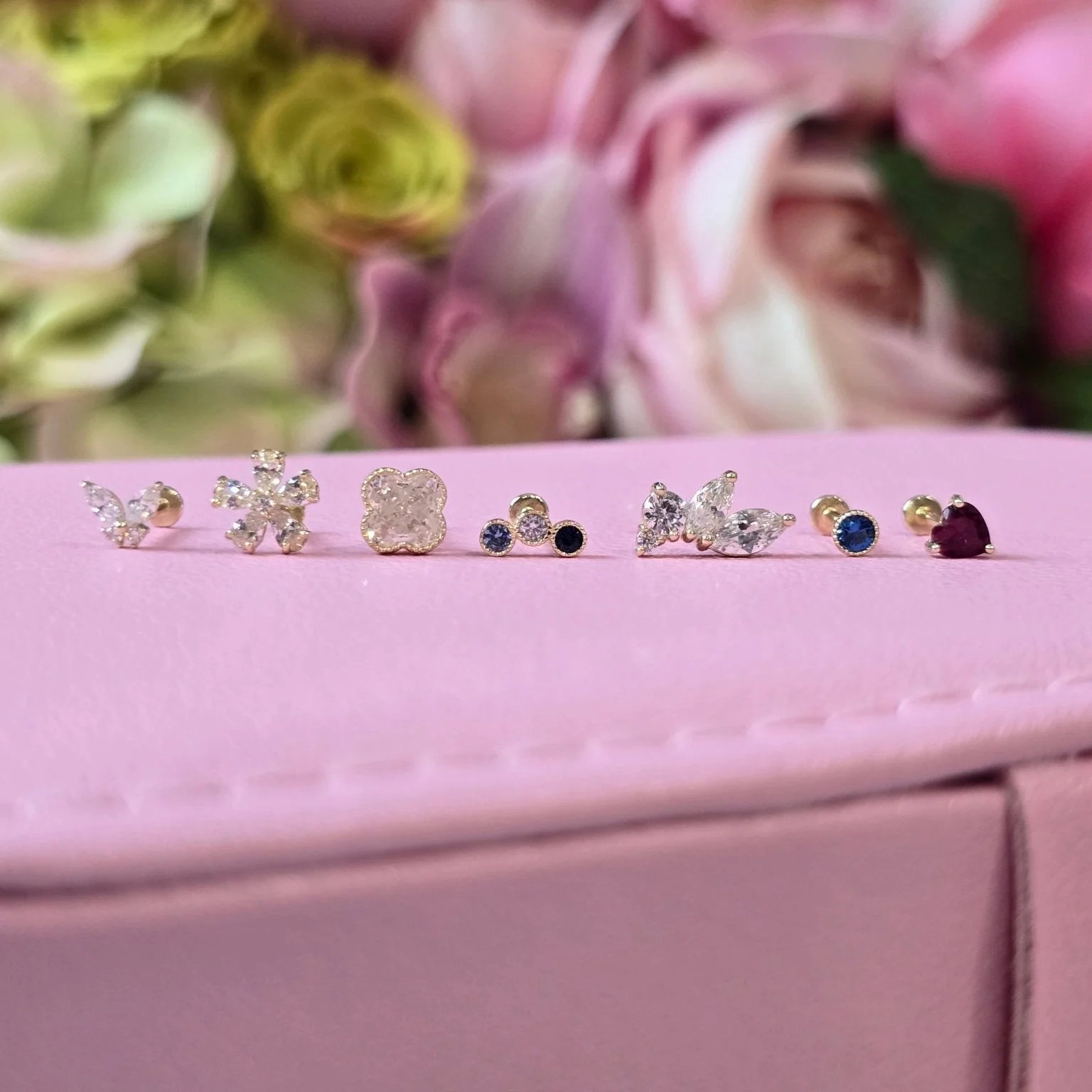 White Gold Clover Milgrain Flat Back Earring - Image 8