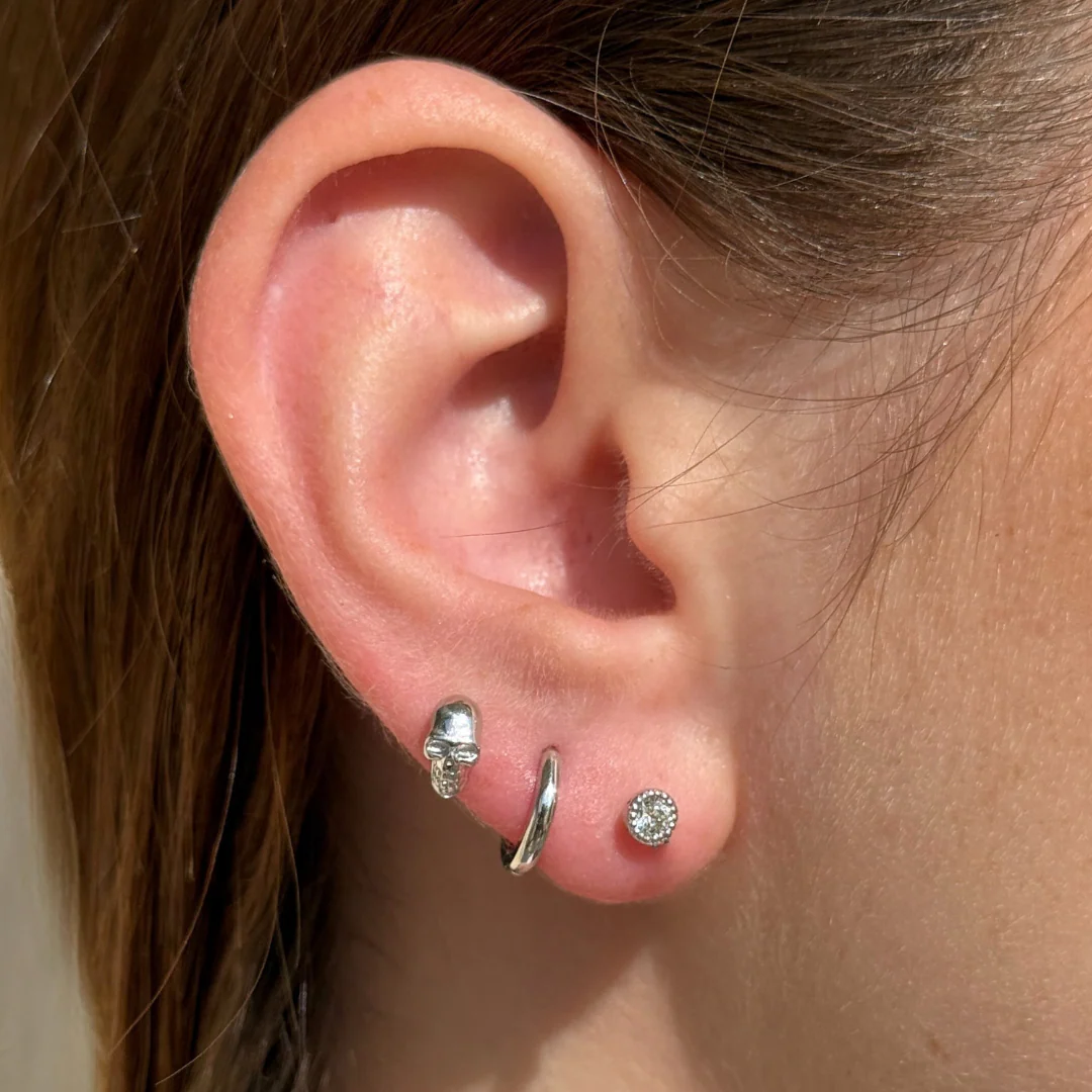 White Gold Skull Threaded Flat Back Stud Earring - Image 2