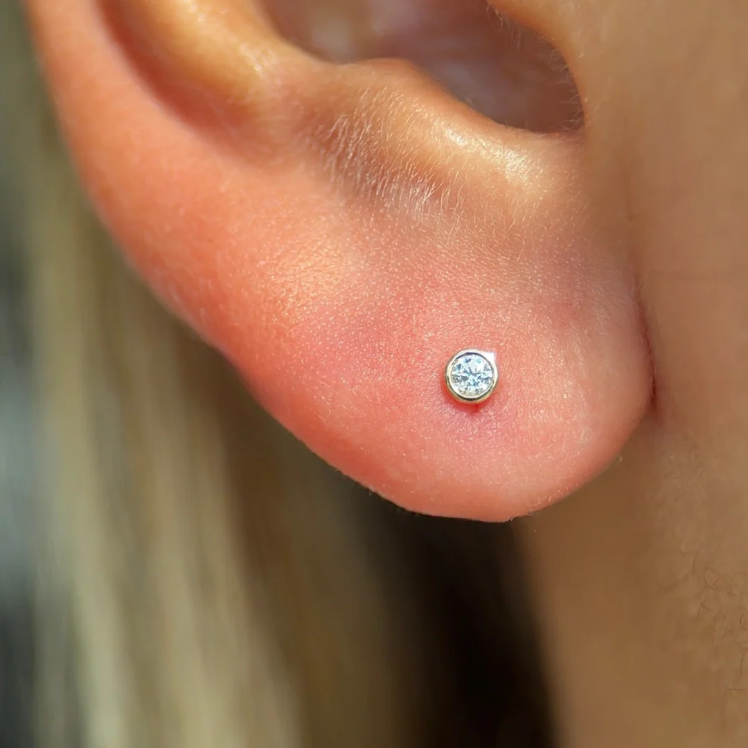 Yellow Gold Round Diamond Bezel Set Flat Back Earring - Image 5
