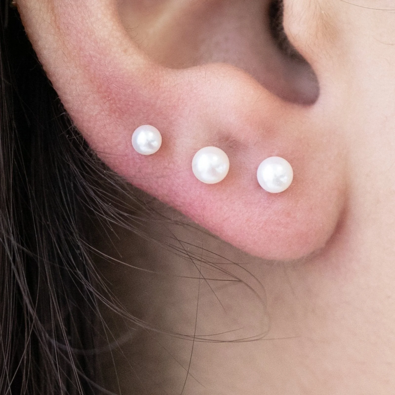 White Gold Pearl Threaded Flat Back Earring - Image 11