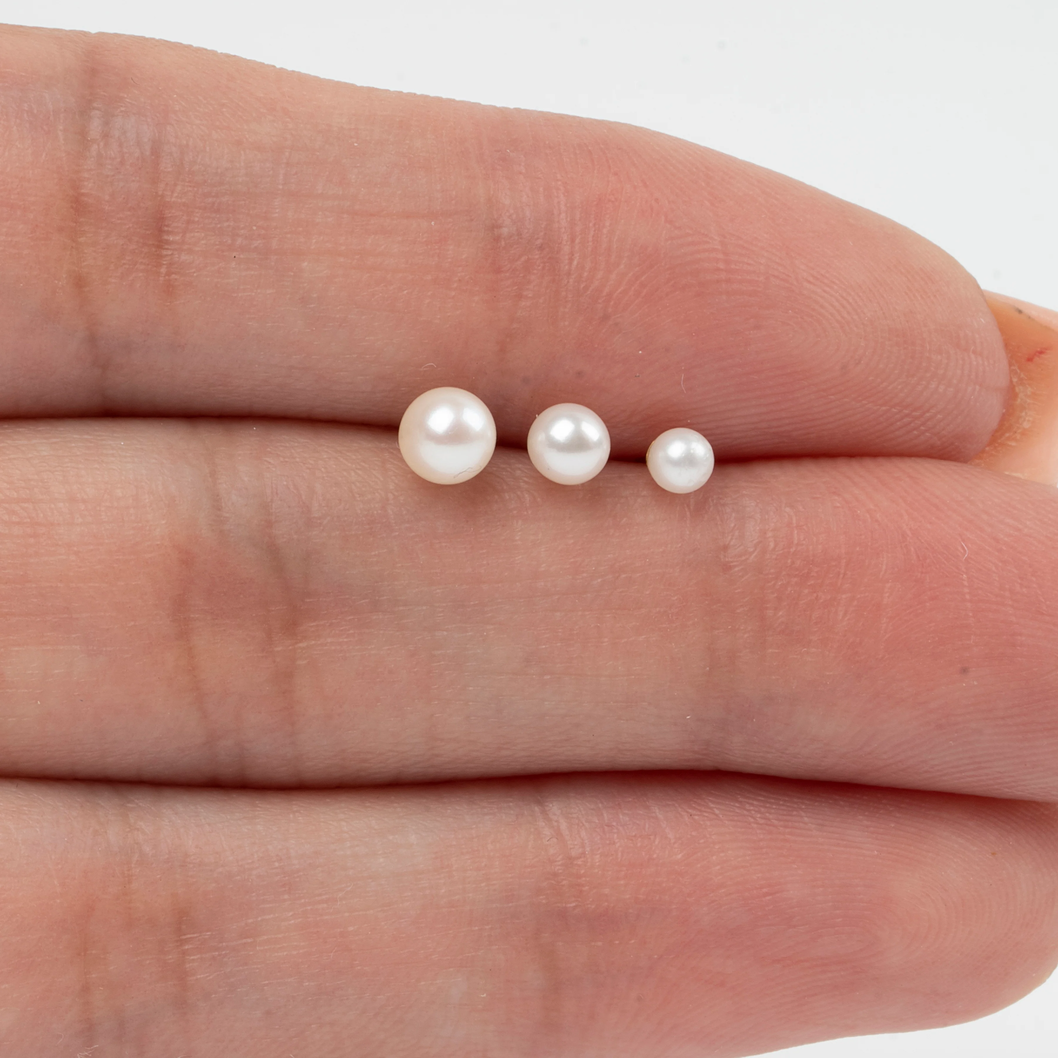 White Gold Pearl Threaded Flat Back Earring - Image 3