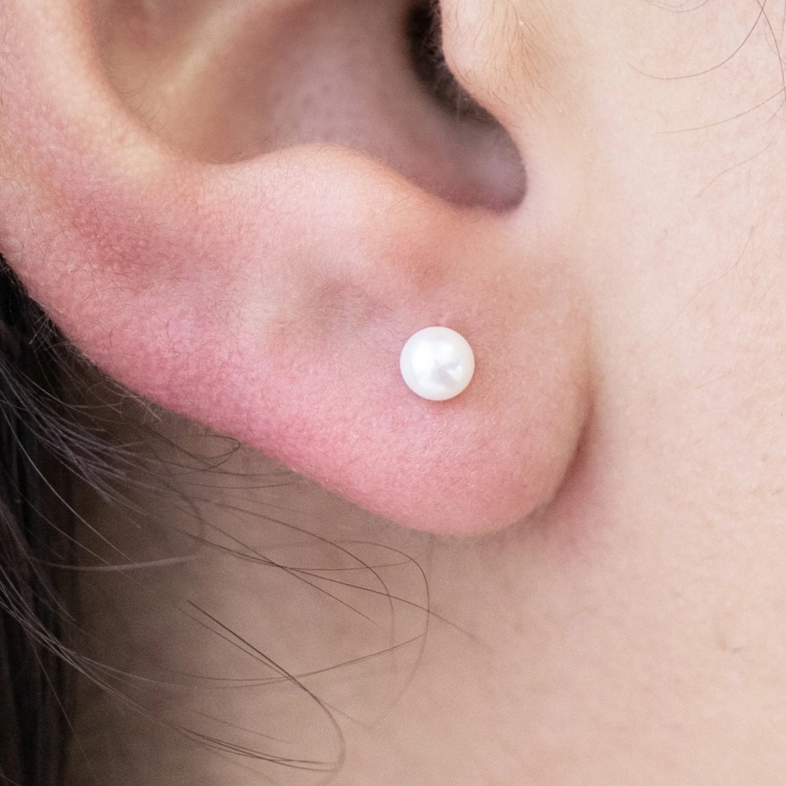 White Gold Pearl Threaded Flat Back Earring - Image 7