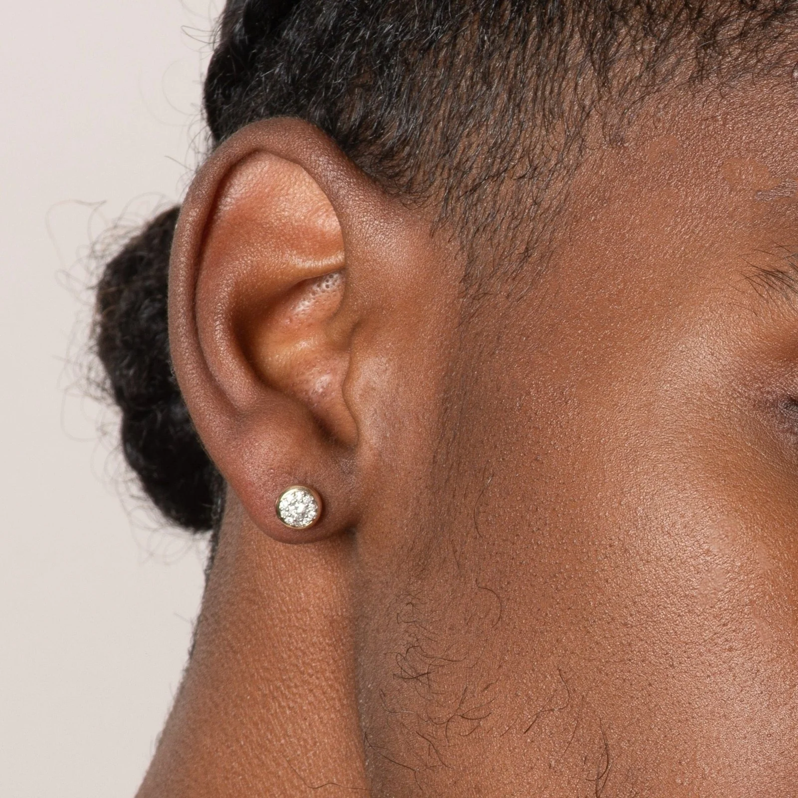 Yellow Gold Round Diamond Illusion Stud - Image 3