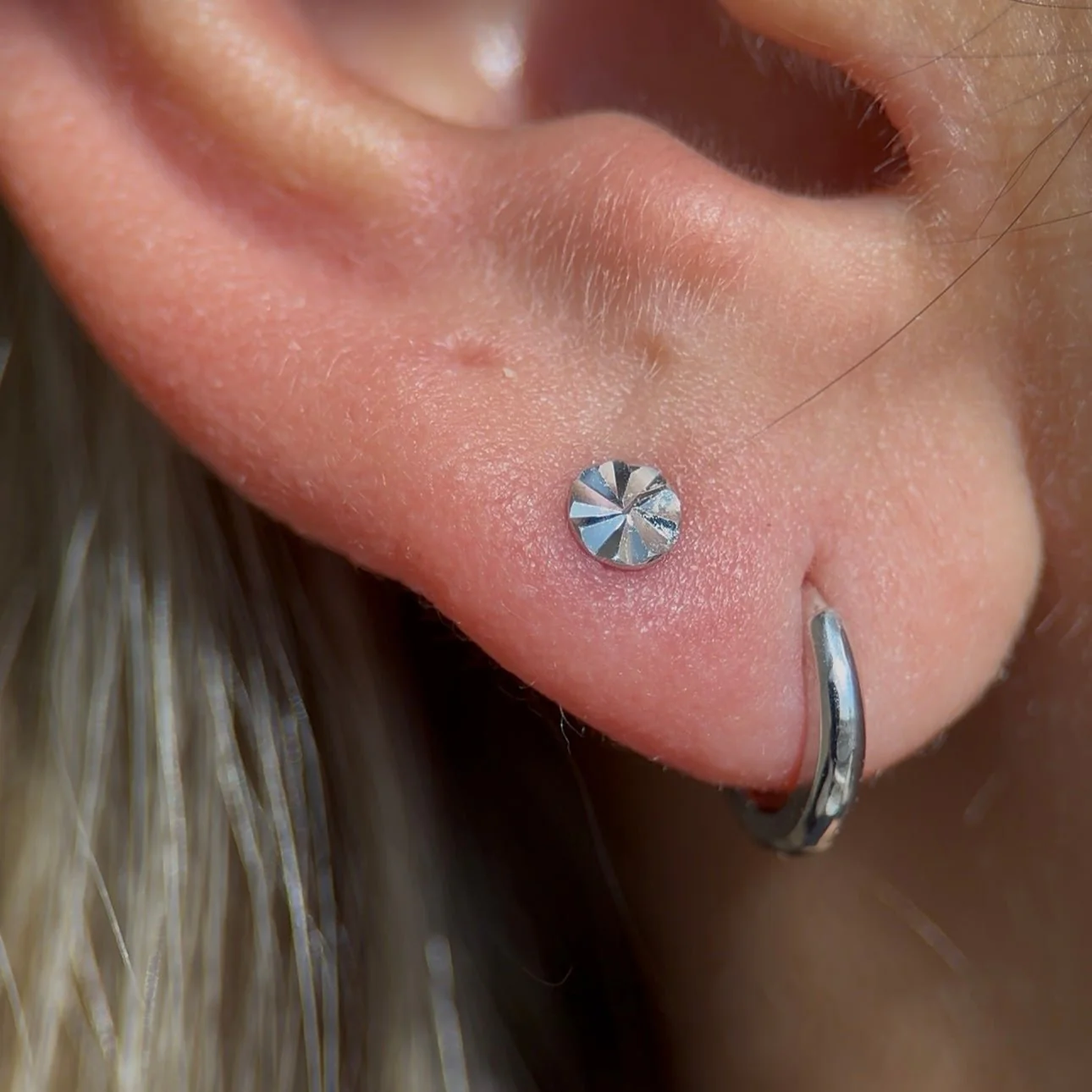 White Gold Diamond Cut Disc Flat Back Earring - Image 2