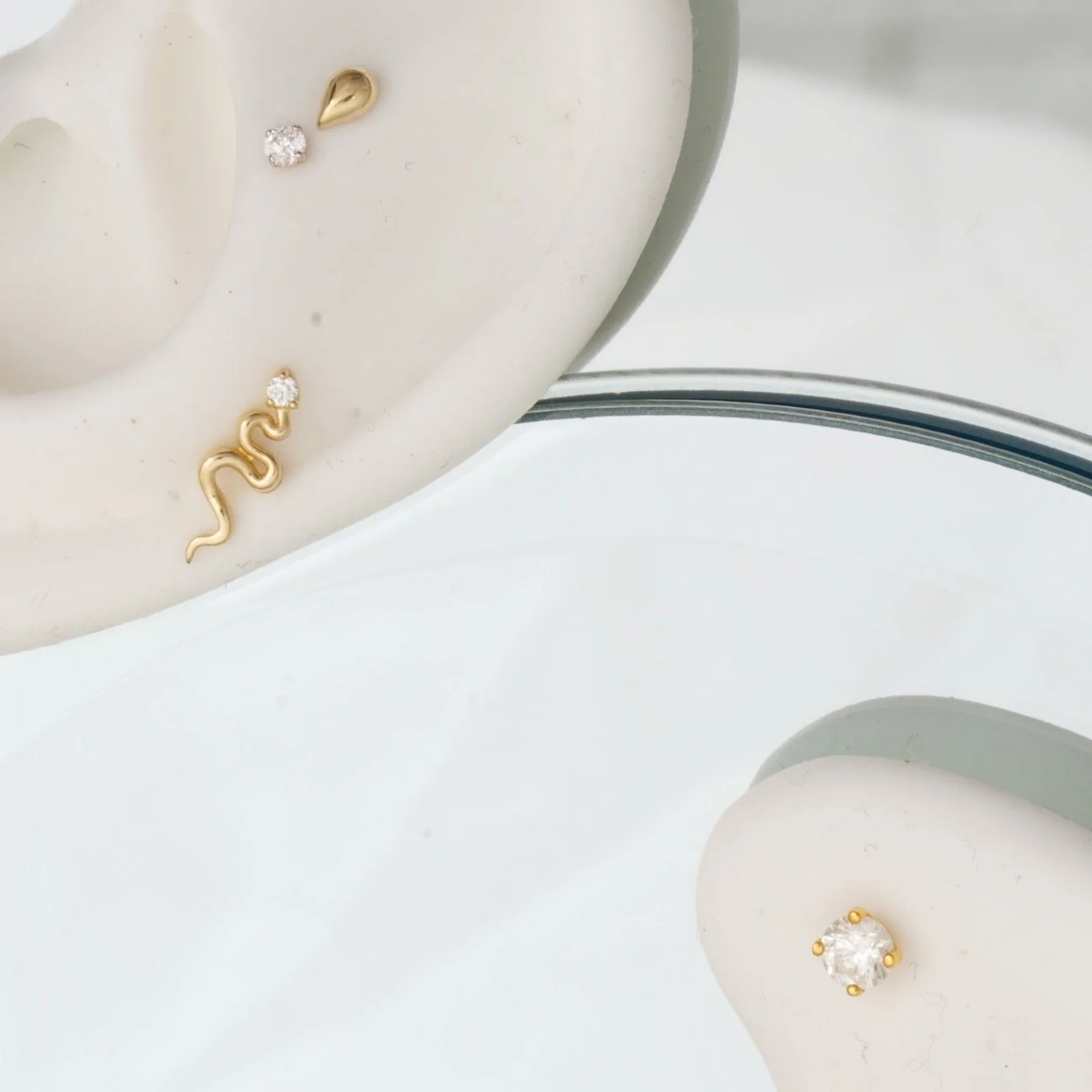 Yellow Gold Snake Stone Flat Back Threaded Stud Earring - Image 7