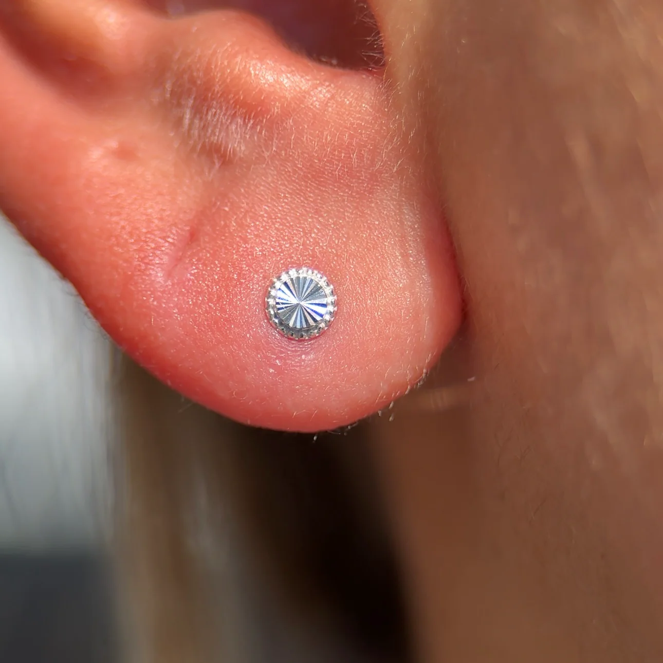 White Gold Diamond Cut Disc Flat Back Earring - Image 2
