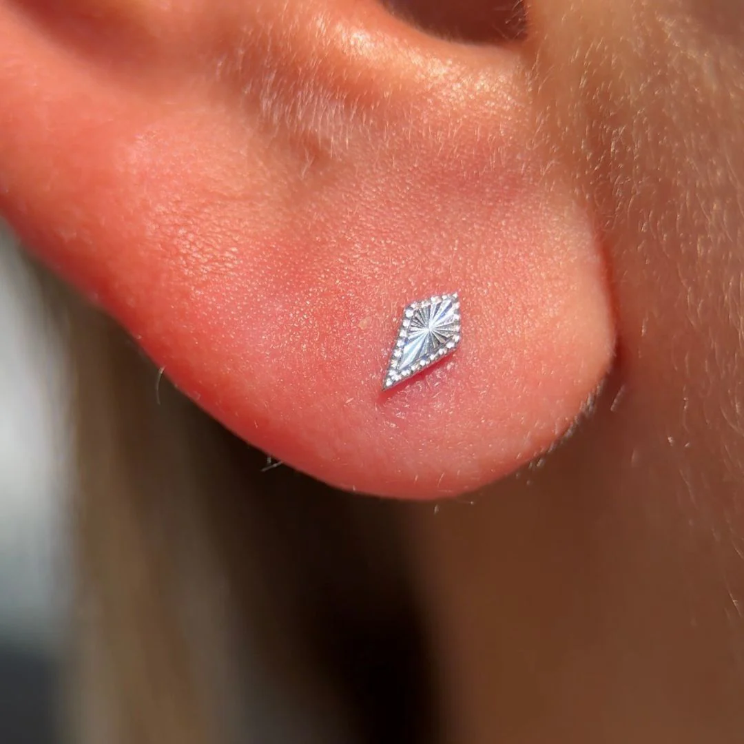 White Gold Kite Shaped Flat Back Earring - Image 2