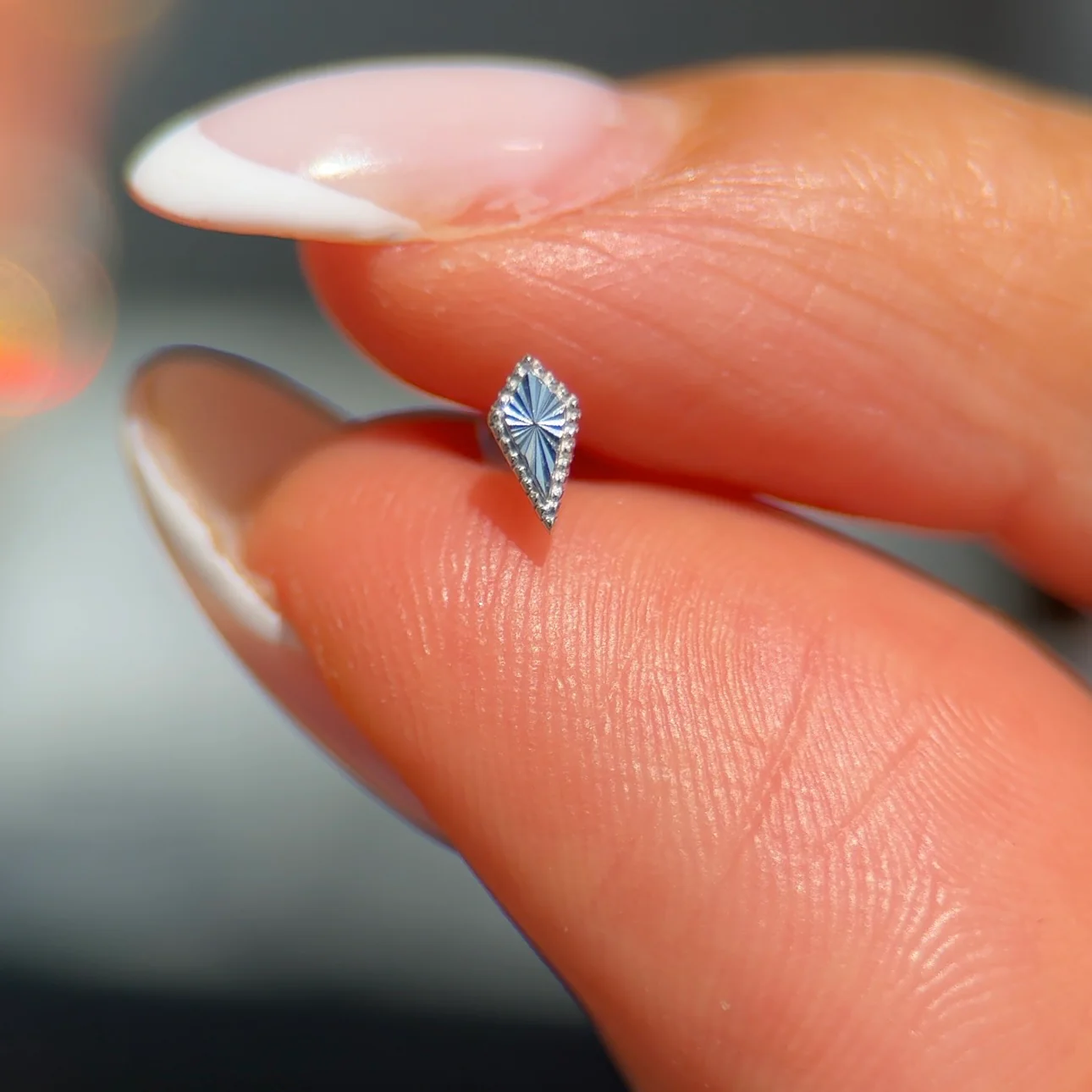White Gold Kite Shaped Flat Back Earring - Image 3