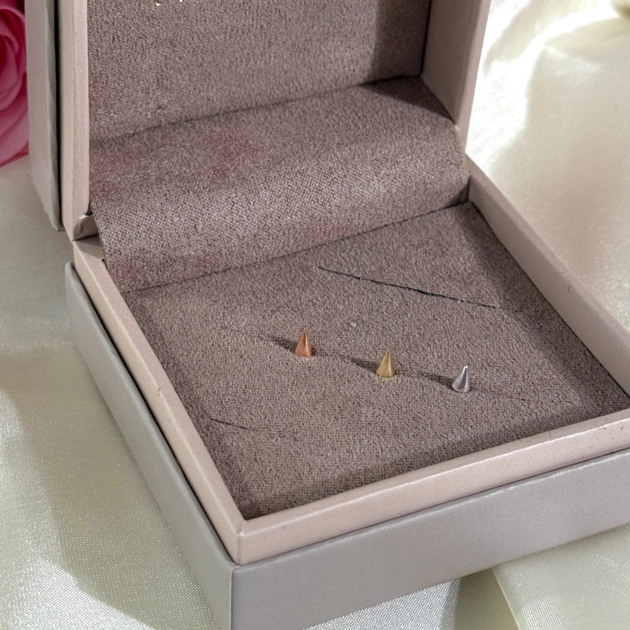 White Gold Spike Flat Back Threaded Stud Earring - Image 3