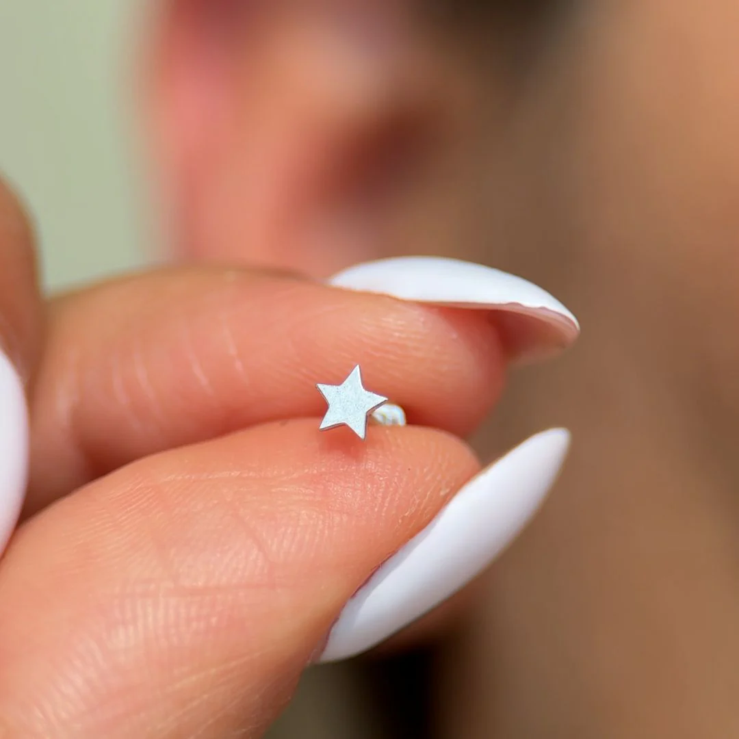 White Gold Star Threaded Flat Back Earring - Image 4