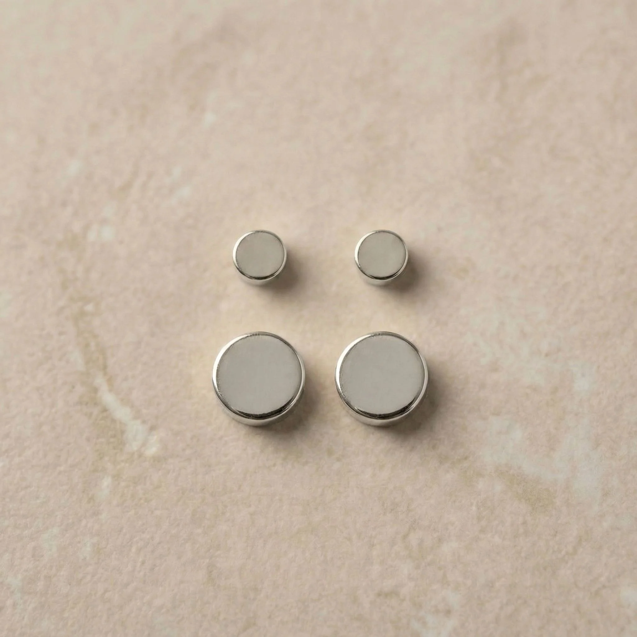 White Gold Round Disc Threaded Flat Back Earring - Image 2