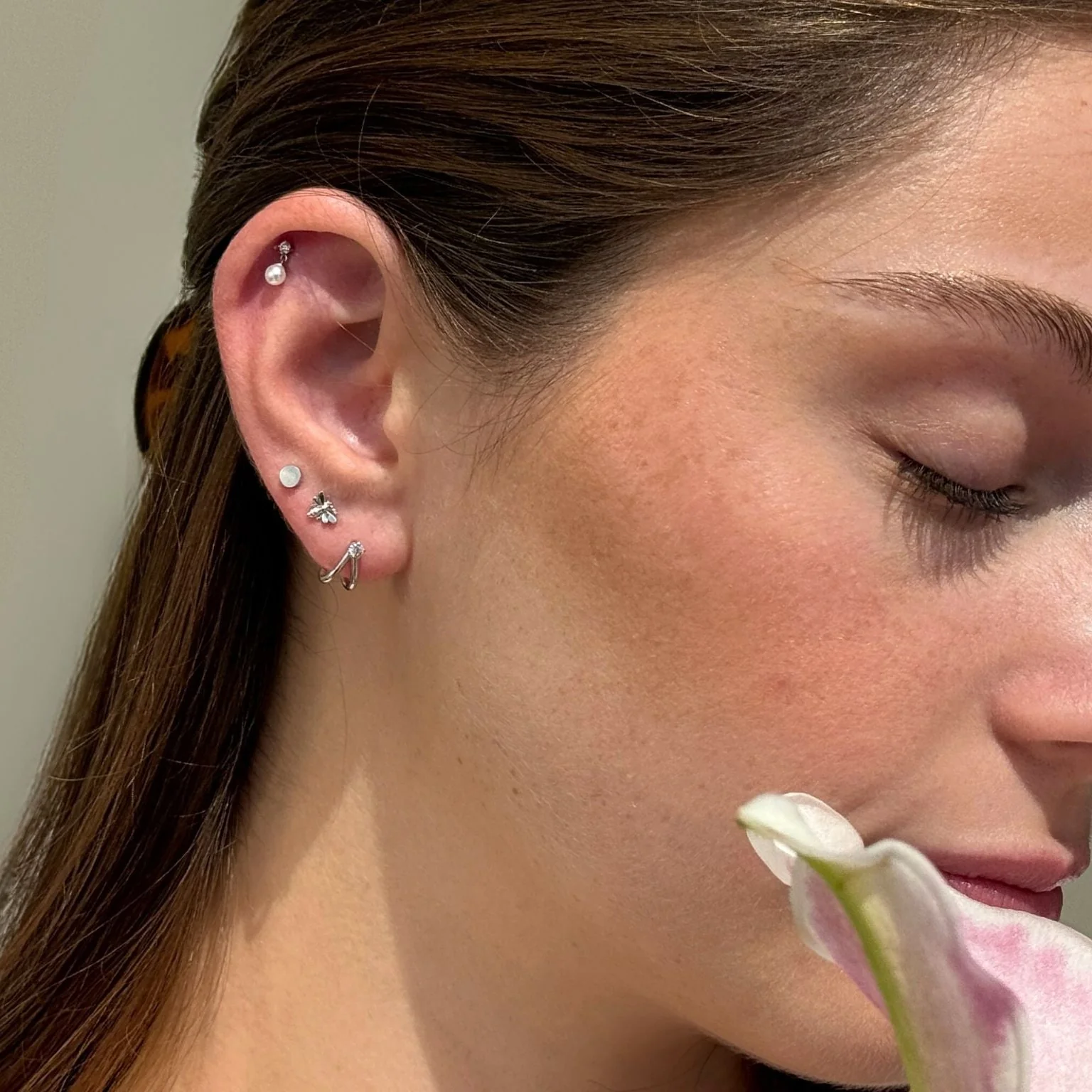 White Gold Disc Flat Back Stud Earring - Image 5
